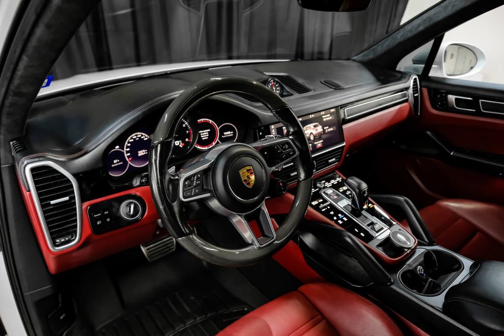 Used 2021 Porsche Cayenne GTS w/ Sport Chrono Package (8LH) AWD/4WD image 3