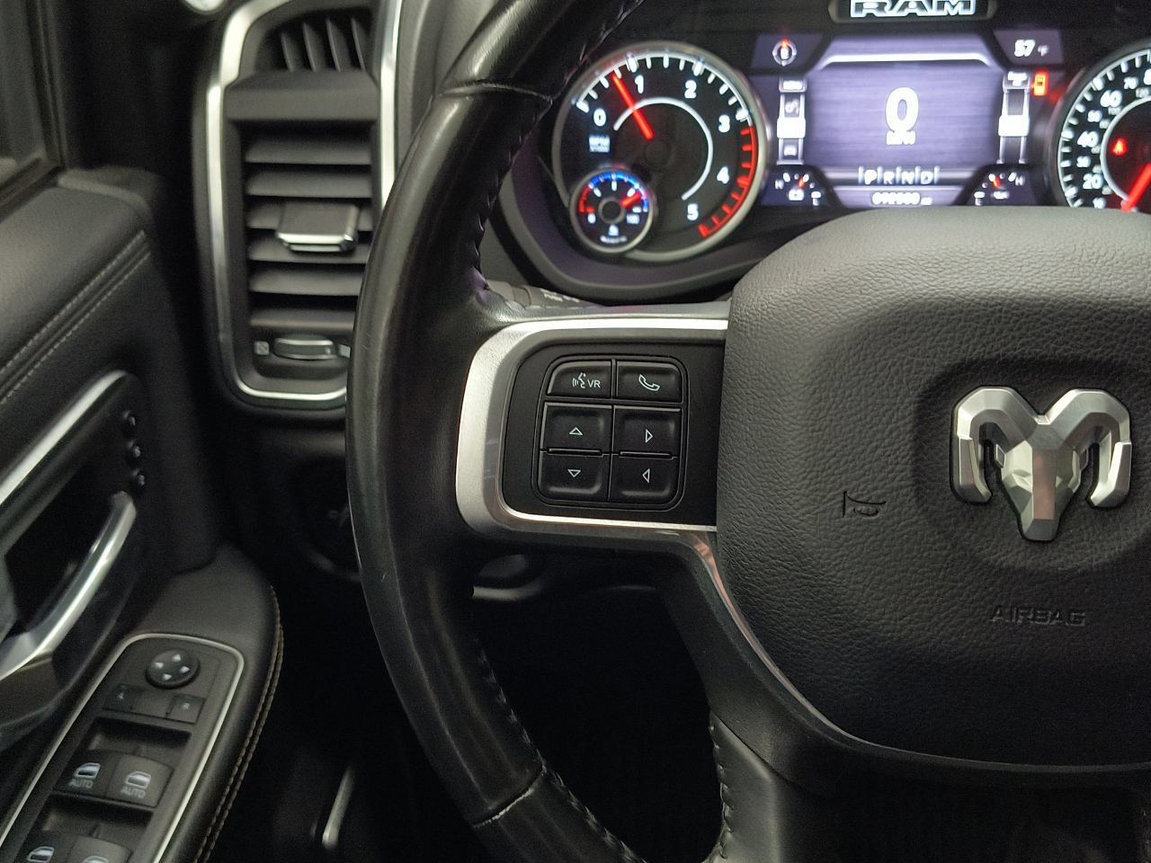Used 2022 RAM 3500 Laramie AWD/4WD image 18