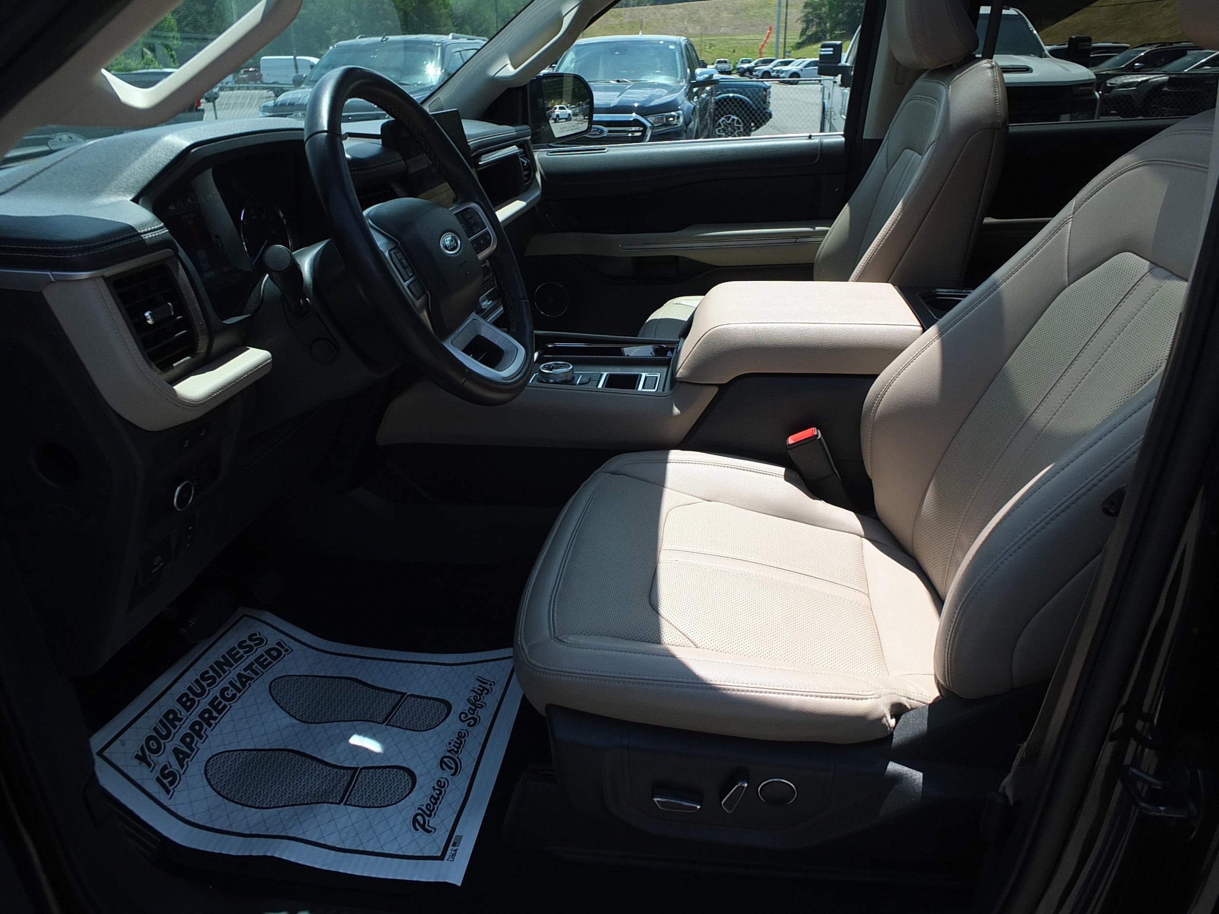 Used 2024 Ford Expedition Limited RWD image 12