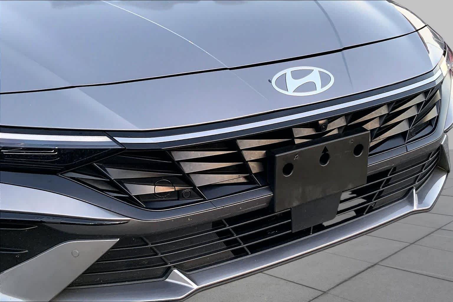 Used 2024 Hyundai Elantra Limited FWD image 27