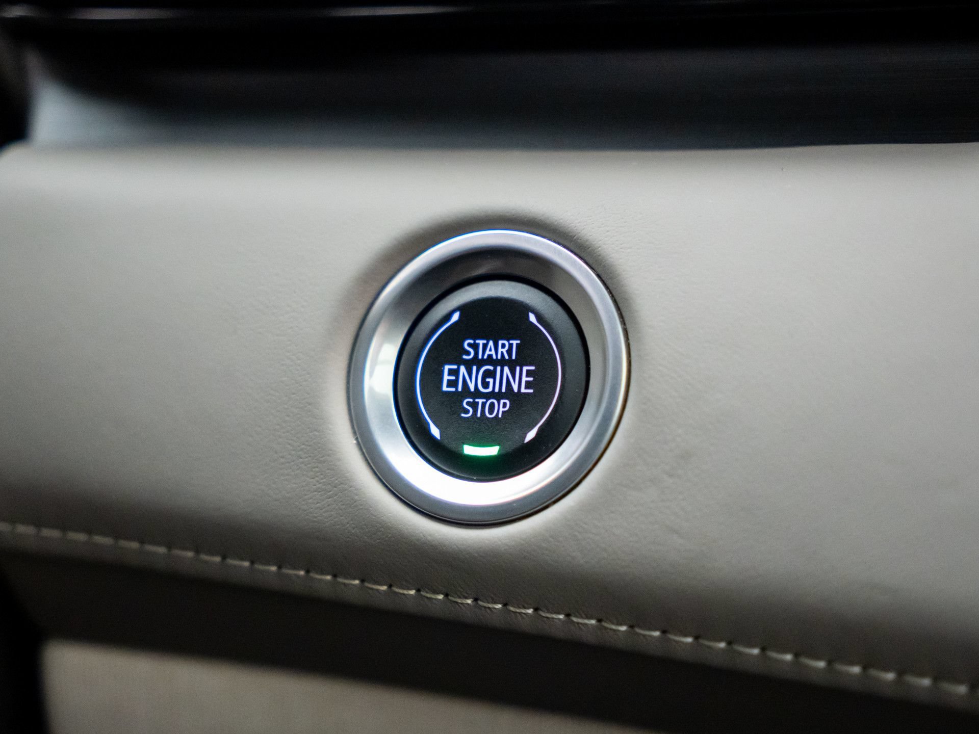 Used 2024 Cadillac Escalade Sport Platinum w/ LPO, ONYX Package AWD/4WD image 29