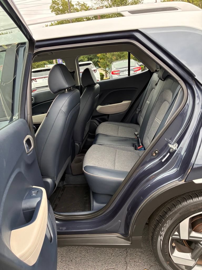 Used 2021 Hyundai Venue FWD image 22