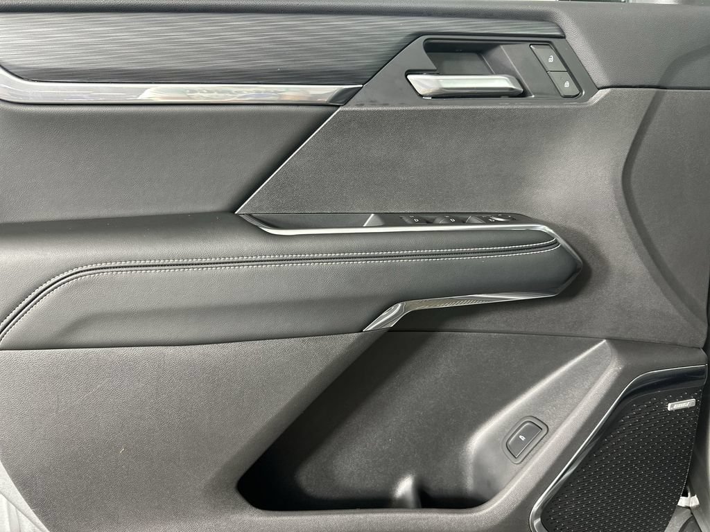 Used 2026 GMC Acadia Elevation w/ Elevation Premium Package FWD image 23