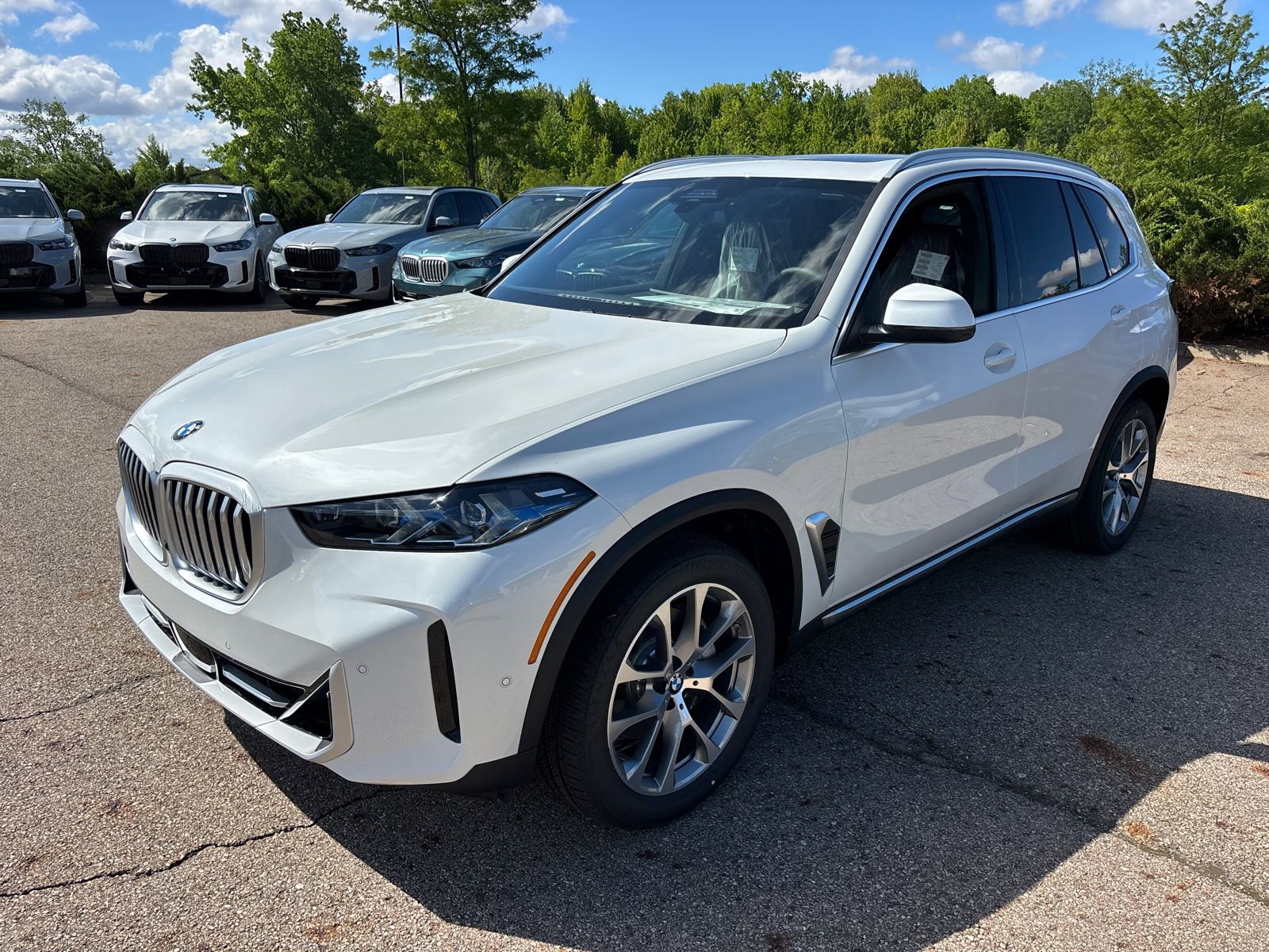 New 2026 BMW X5 xDrive40i AWD/4WD image 1