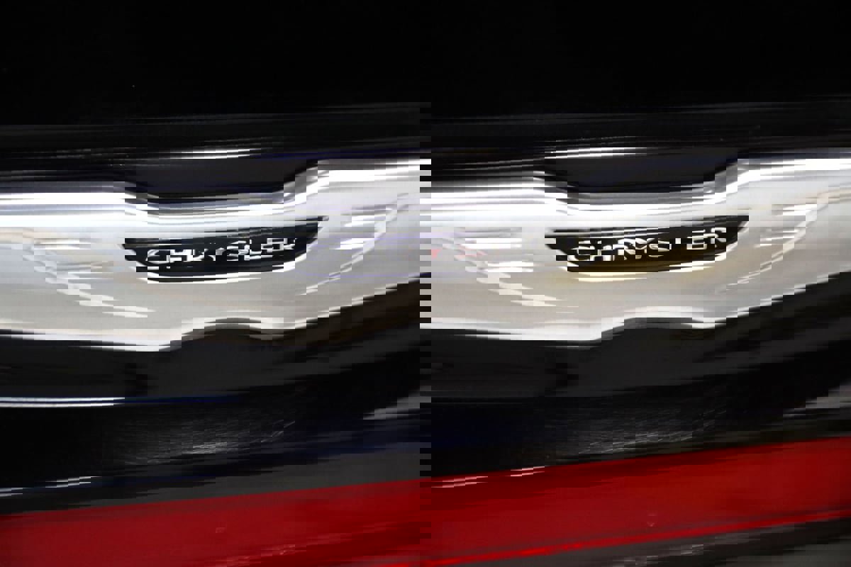 Used 2024 Chrysler Pacifica Touring-L image 11