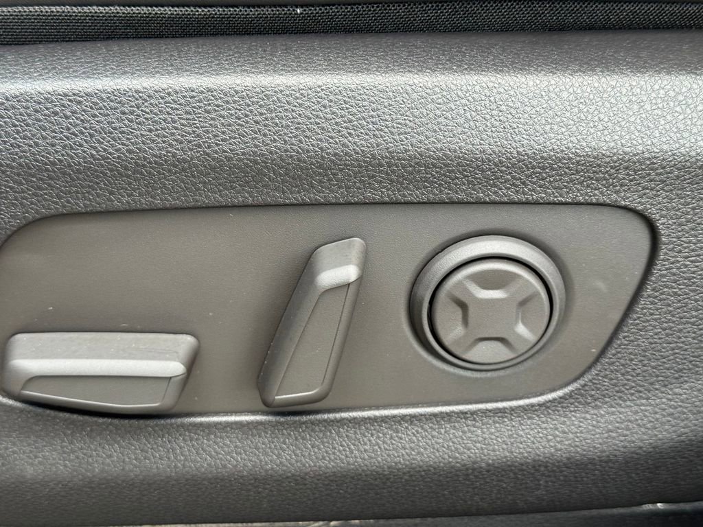 New 2026 Kia Carnival FWD image 19