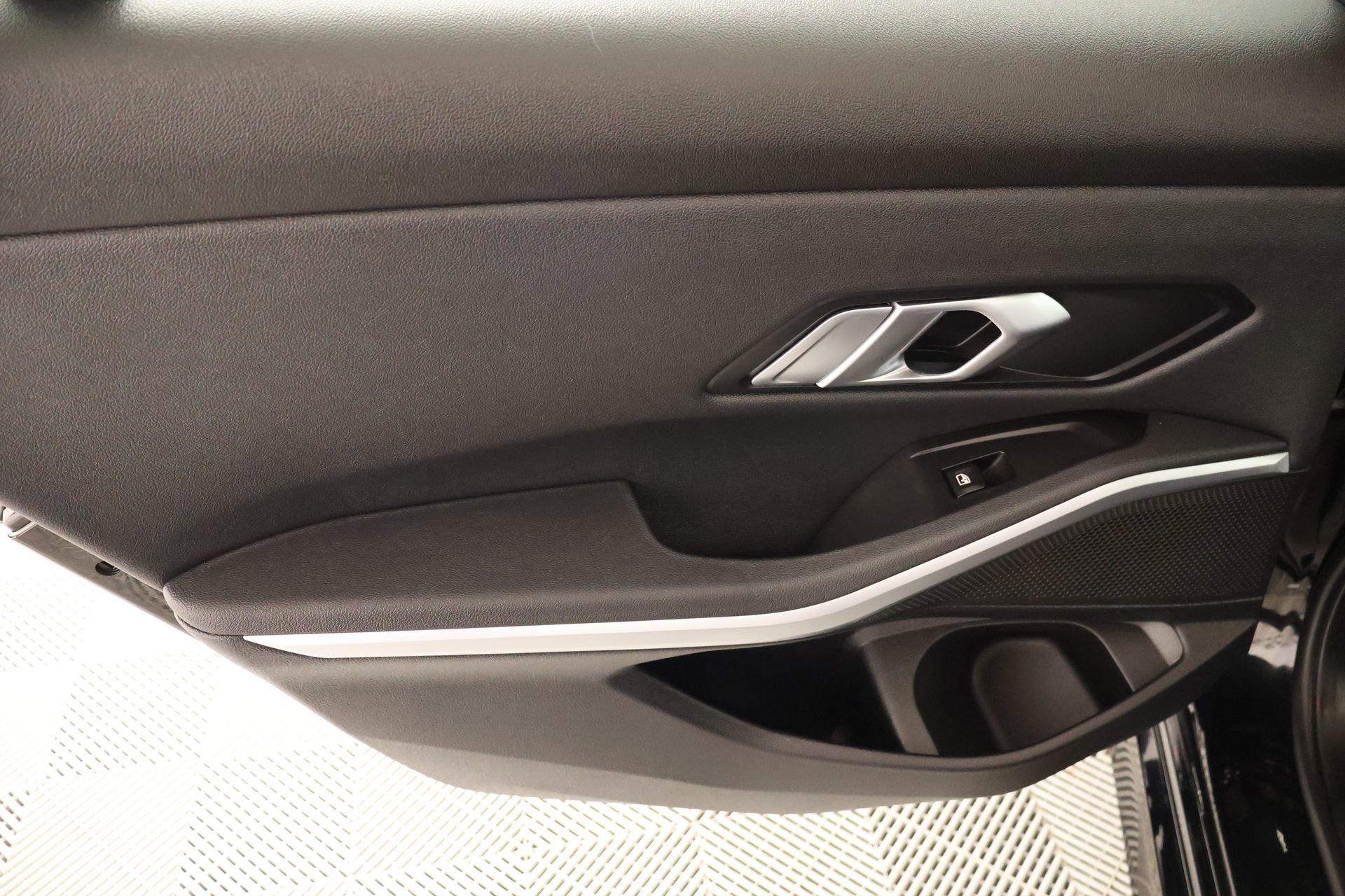 Used 2020 BMW 330i Sedan w/ Convenience Package image 18