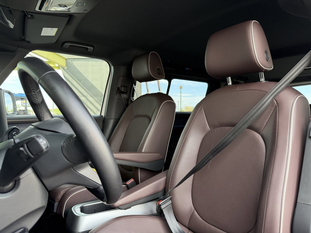 Used 2025 Volkswagen ID. Buzz Pro S RWD image 33