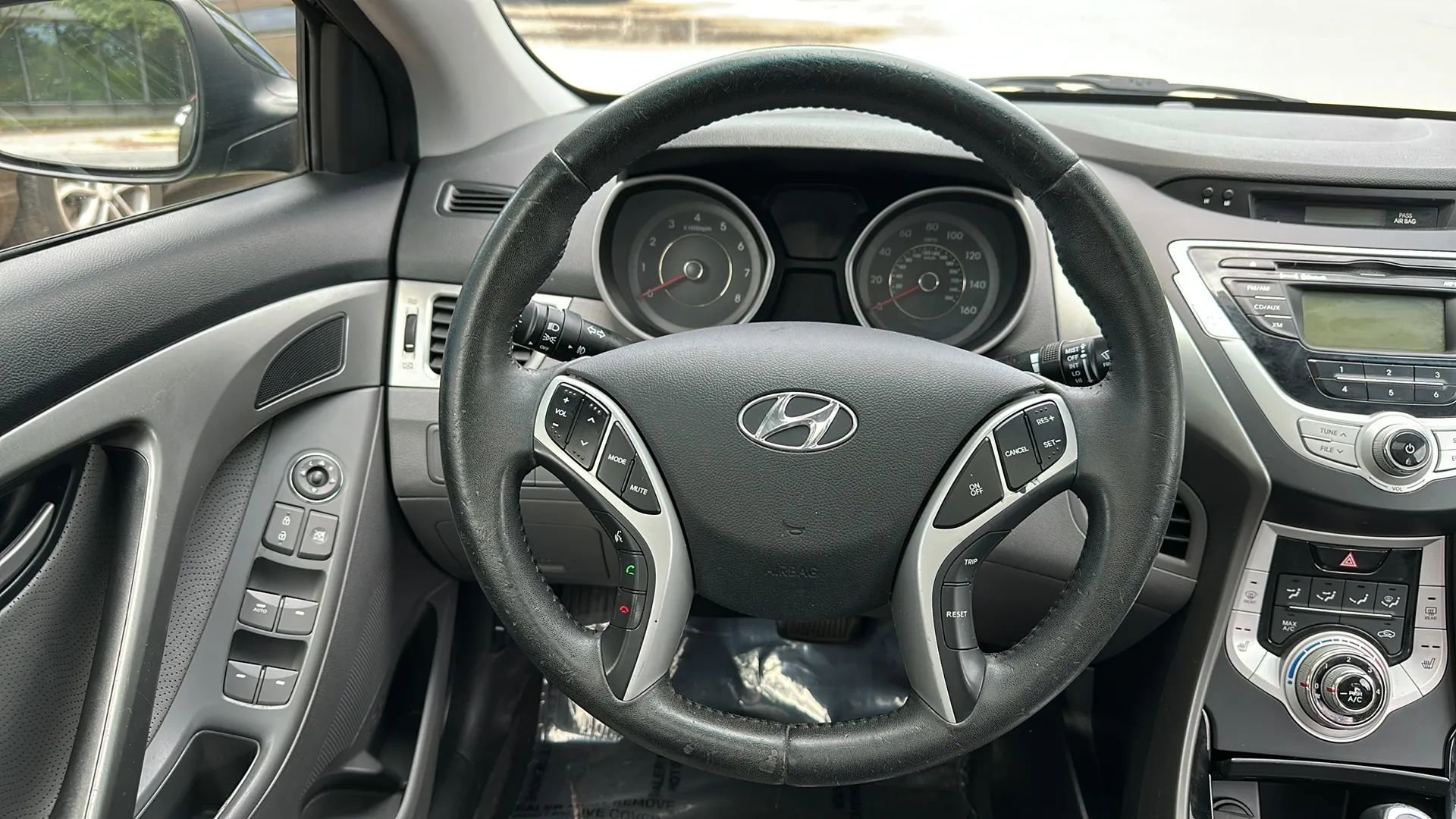 Used 2012 Hyundai Elantra Limited FWD image 29