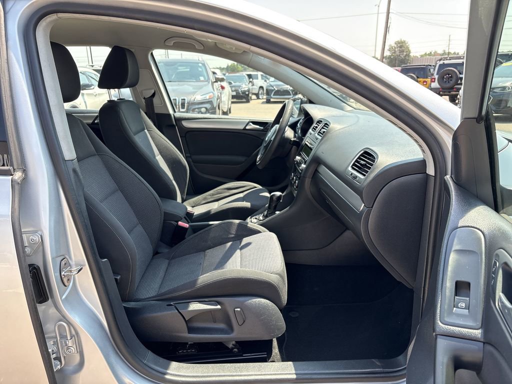 Used 2013 Volkswagen Golf 4-Door image 24