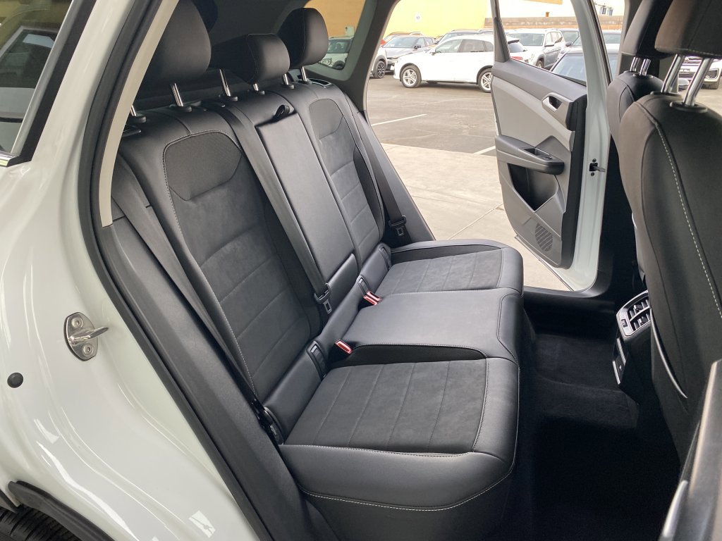 Used 2022 Volkswagen Taos SE w/ Panoramic Sunroof Package image 18