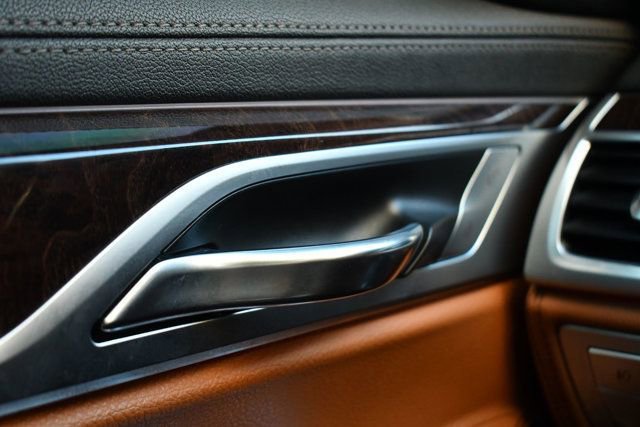 Used 2018 BMW 740i xDrive image 18