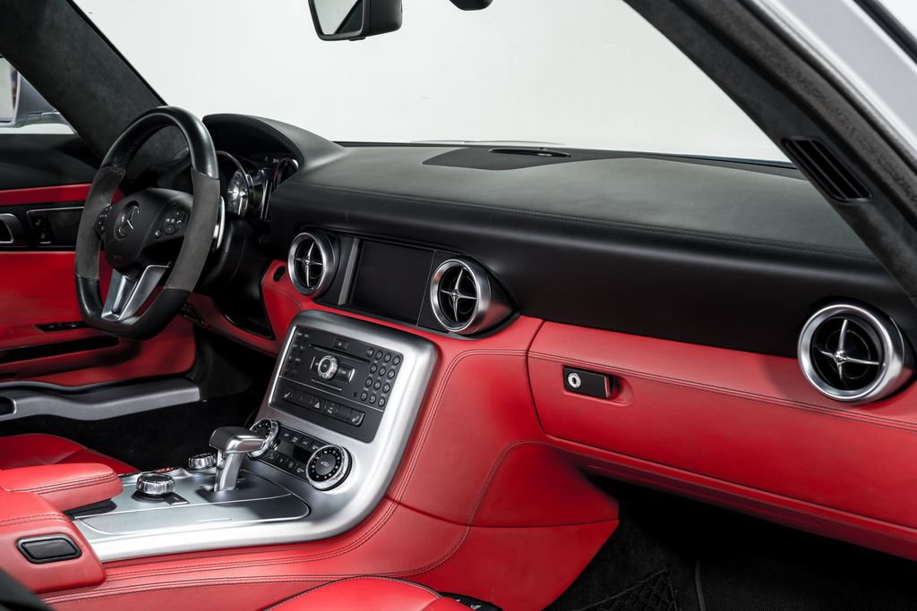 Used 2011 Mercedes-Benz SLS AMG Coupe image 27