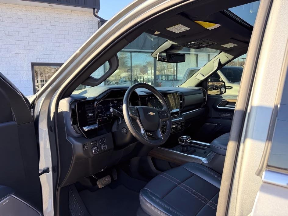 Used 2023 Chevrolet Silverado 1500 High Country w/ Z71 Off-Road Package image 14