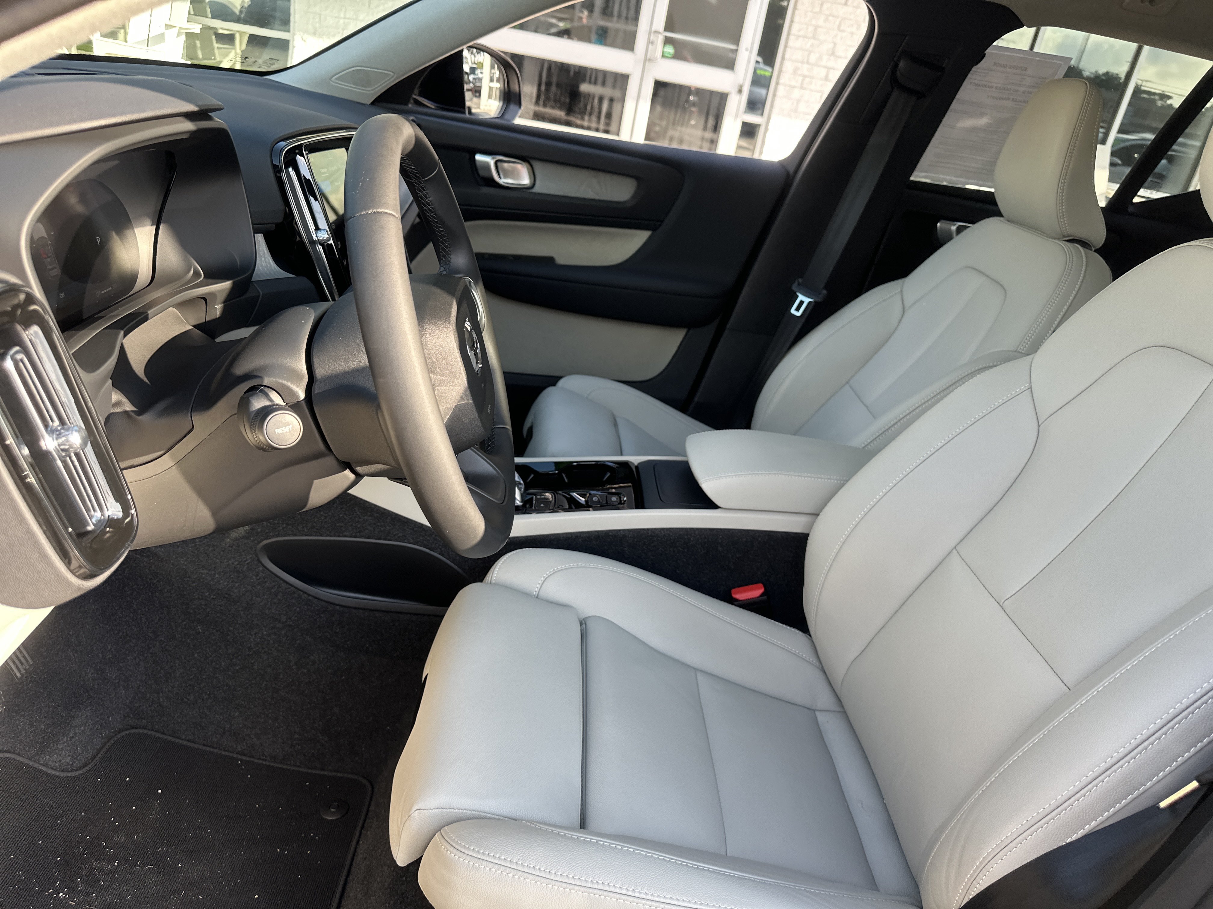 Used 2024 Volvo XC40 B5 Plus w/ Climate Package AWD/4WD image 11
