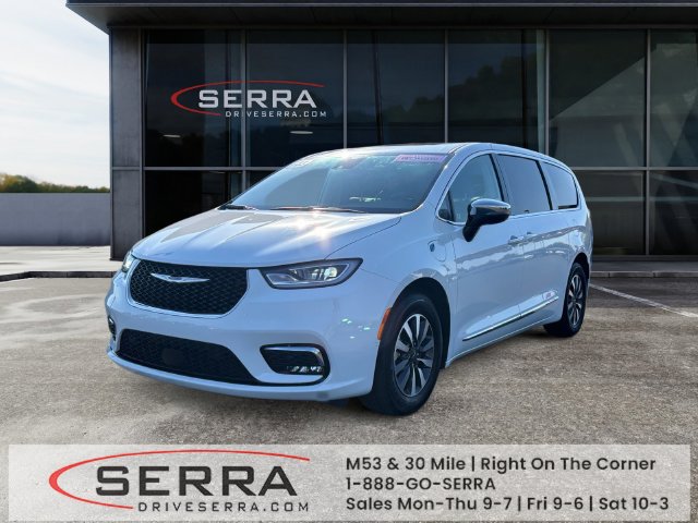 Used 2023 Chrysler Pacifica Limited FWD image 1