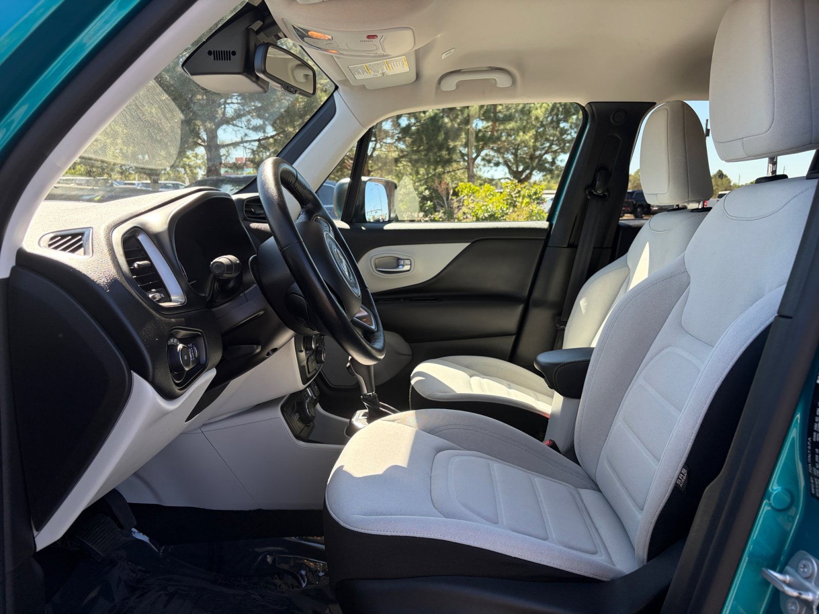 Used 2022 Jeep Renegade Latitude w/ Convenience Group AWD/4WD image 12