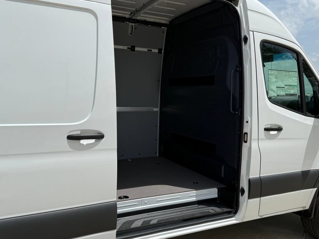 Used 2025 Mercedes-Benz Sprinter 2500 image 13