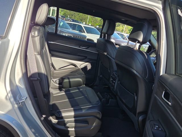 Used 2025 Jeep Grand Cherokee L Limited image 15