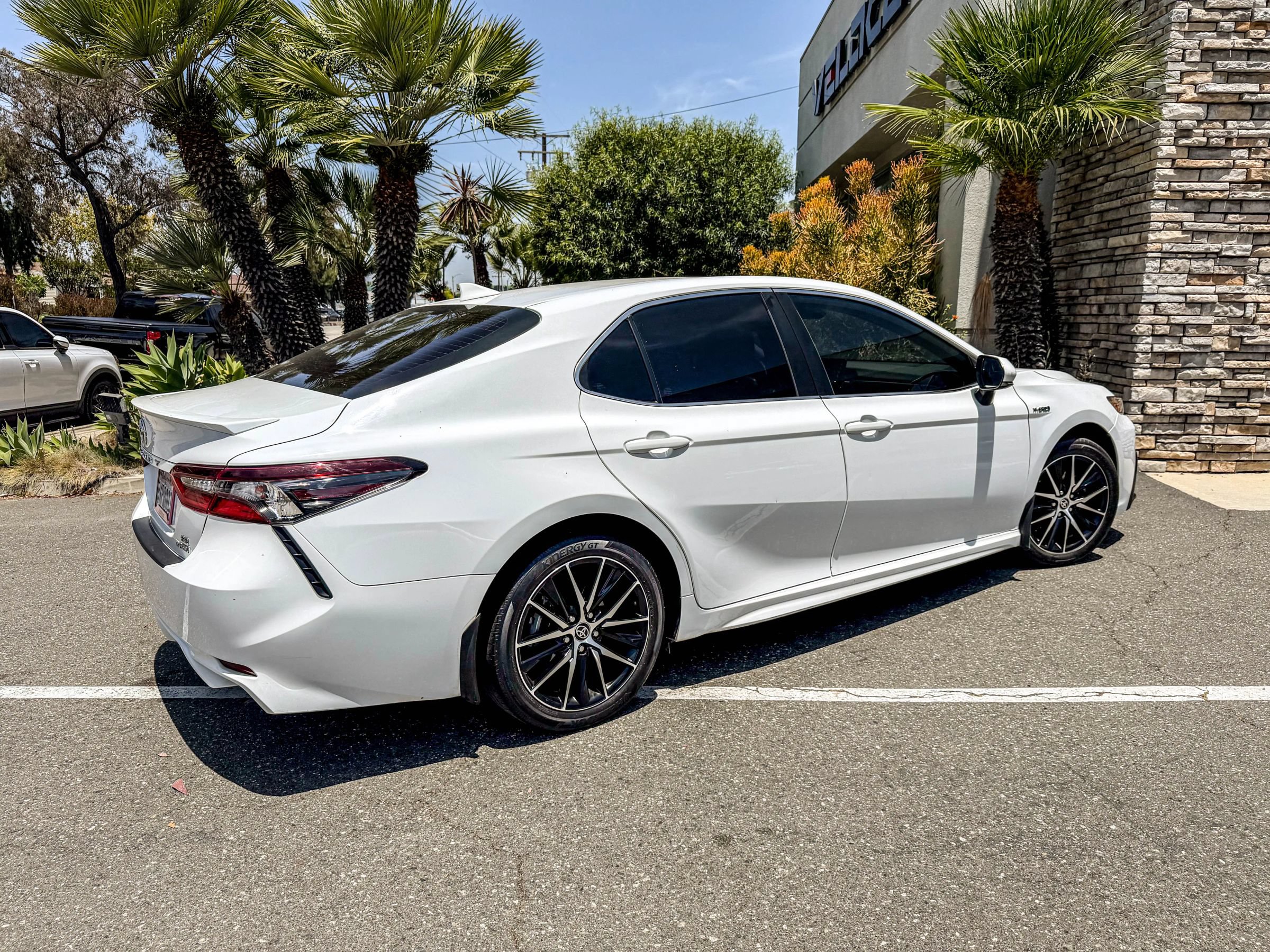 Used 2021 Toyota Camry SE w/ Audio Upgrade Package FWD image 8