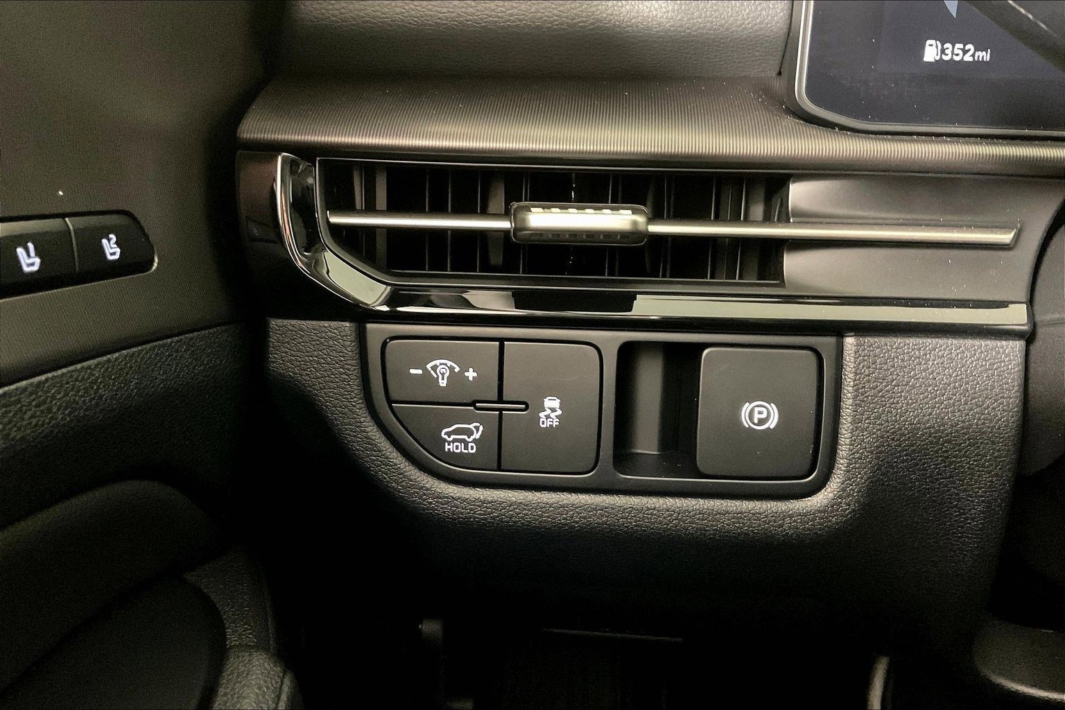 Certified 2026 Kia Sportage SX AWD/4WD image 15