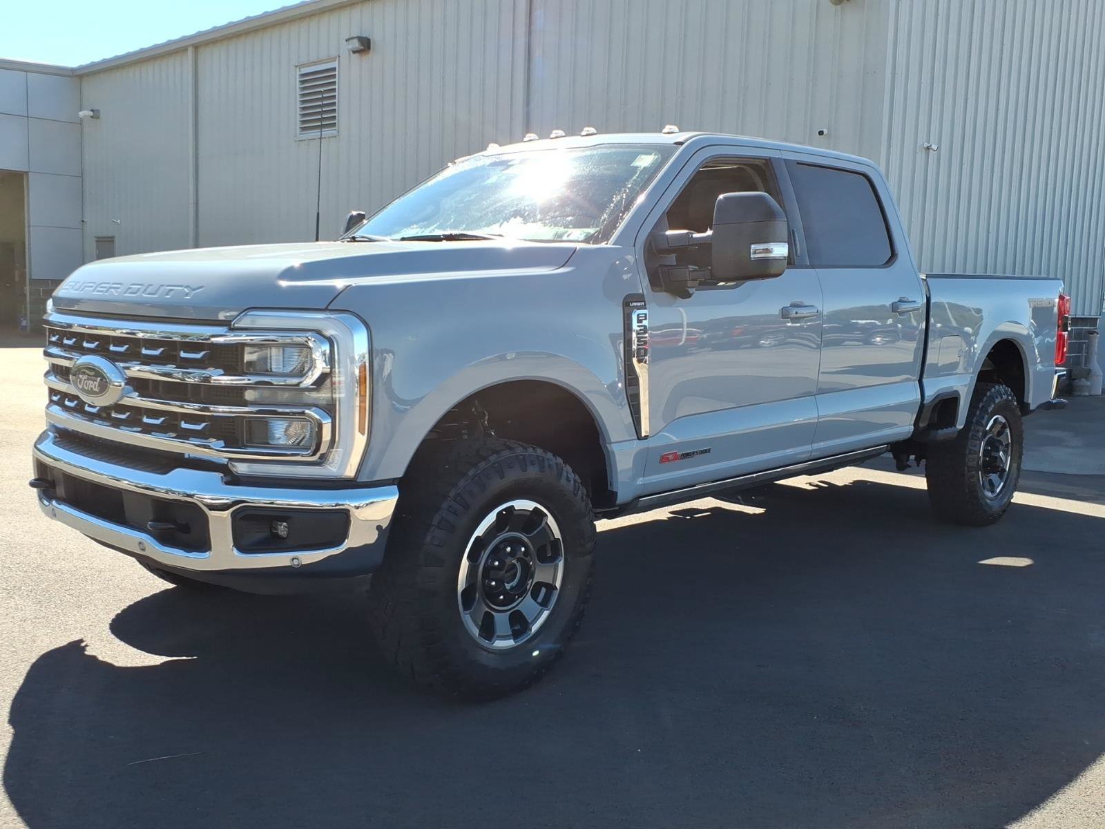 Used 2024 Ford F350 Lariat w/ Lariat Ultimate Package AWD/4WD image 3