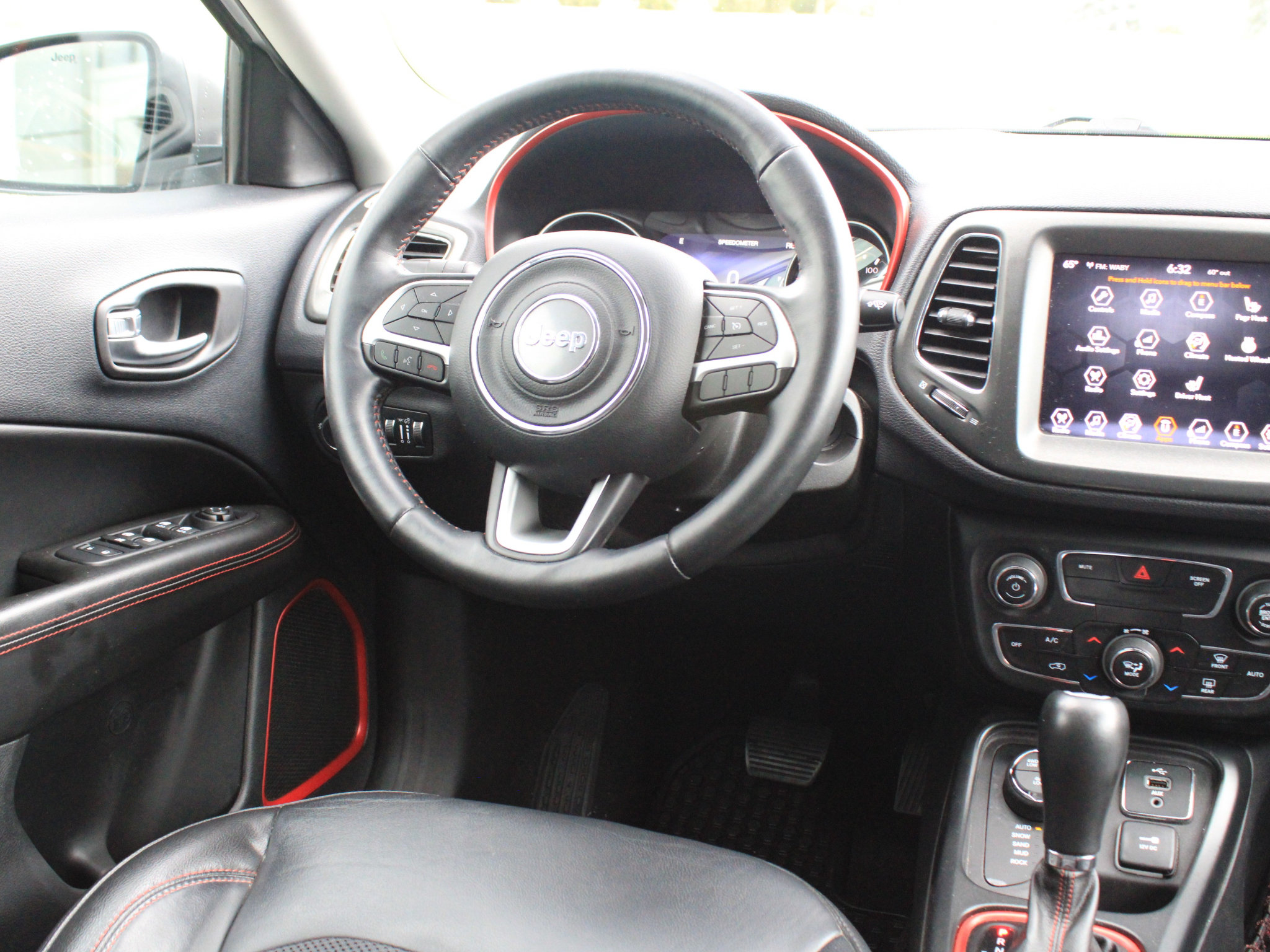 Used 2018 Jeep Compass Trailhawk w/ Cold Weather Group AWD/4WD image 14