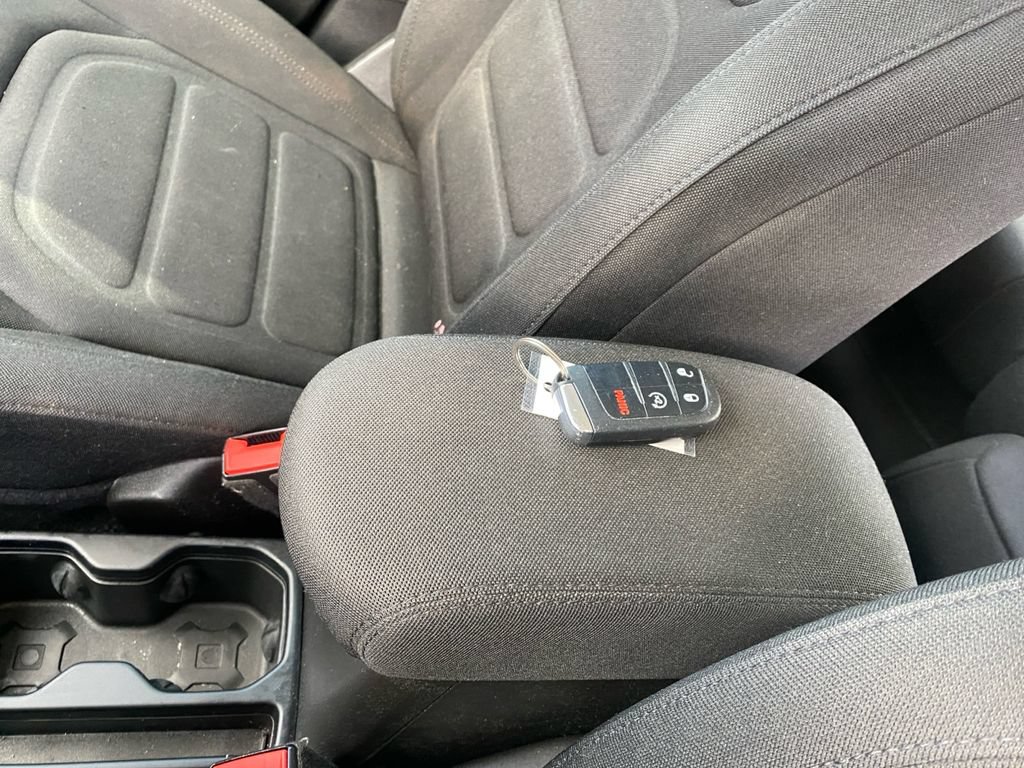 Used 2021 Jeep Renegade Latitude FWD image 31