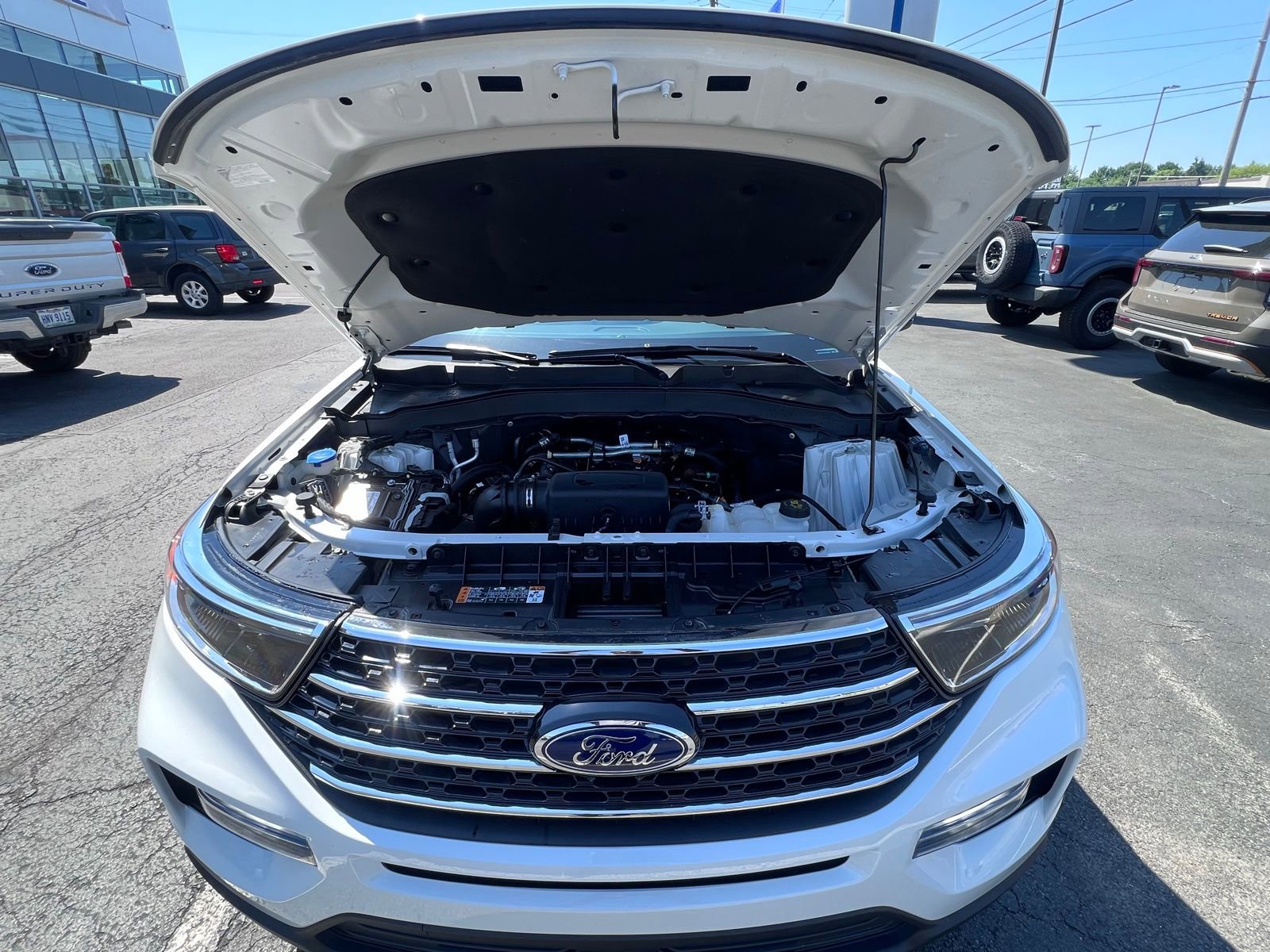 Used 2023 Ford Explorer XLT w/ Equipment Group 202A AWD/4WD image 3