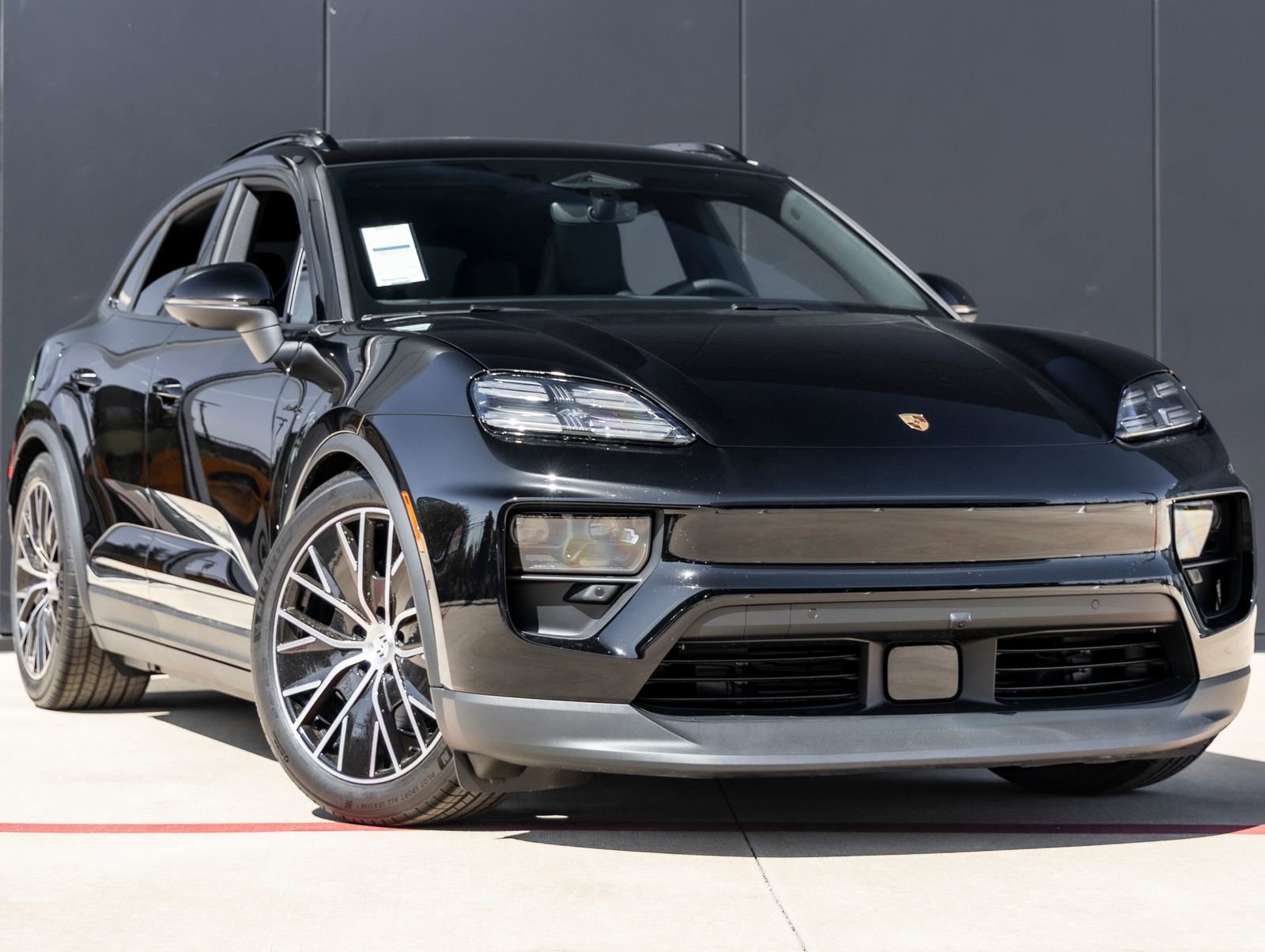 Used 2025 Porsche Macan Electric image 6