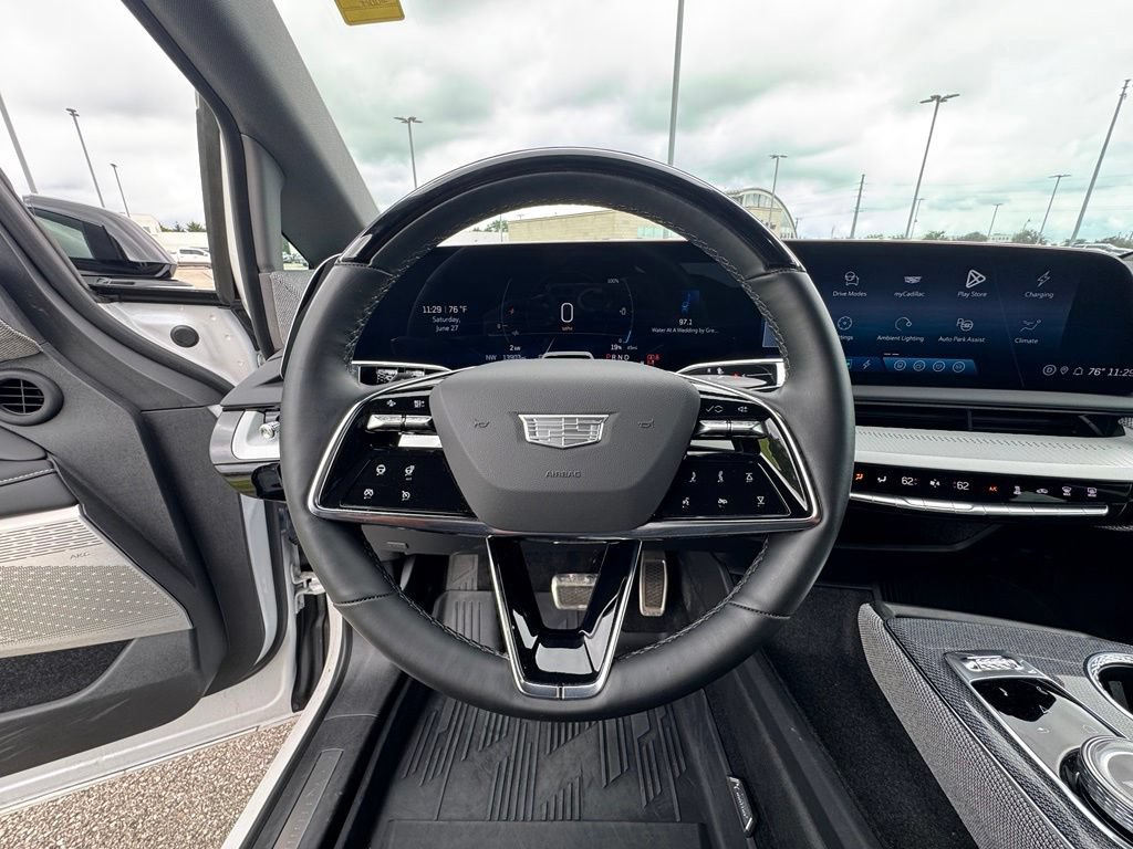 Used 2025 Cadillac Optiq Luxury 2 w/ LPO, Floor Liner Package AWD/4WD image 19
