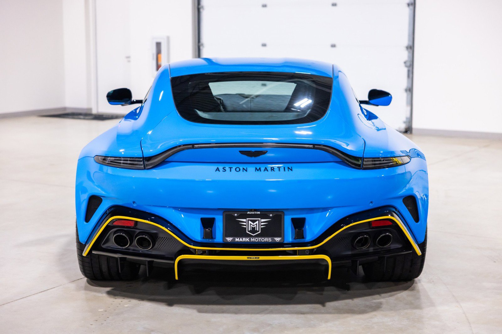 Used 2025 Aston Martin V8 Vantage Coupe image 8