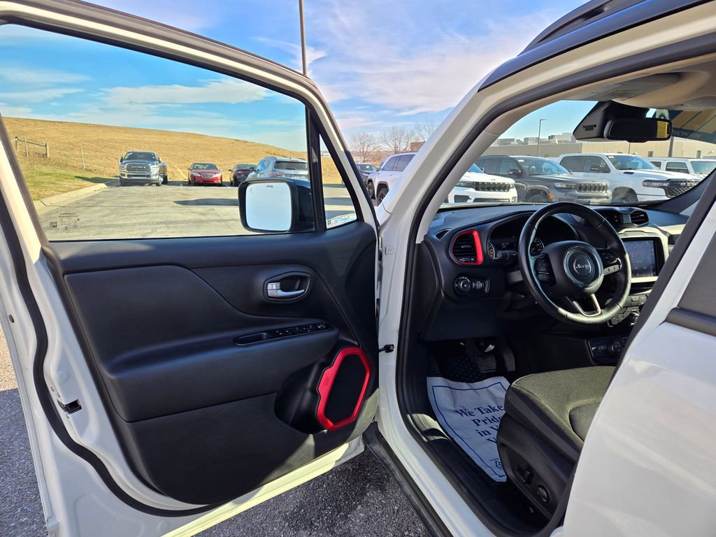 Used 2022 Jeep Renegade Trailhawk image 11