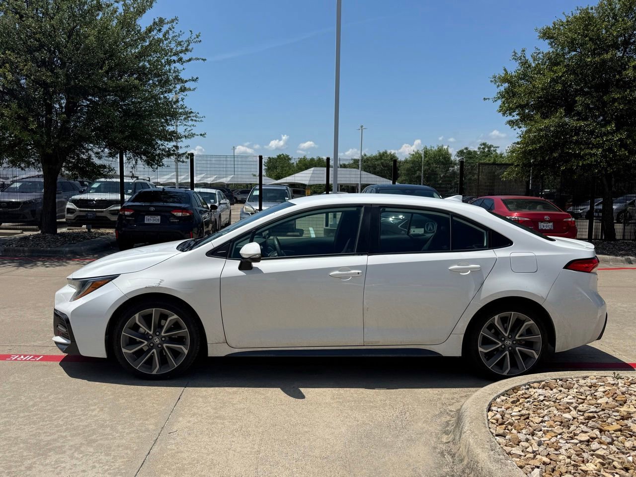 Used 2022 Toyota Corolla SE FWD image 2