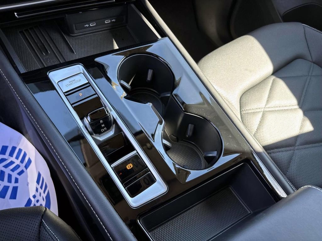 Used 2025 Volkswagen Atlas SE image 25