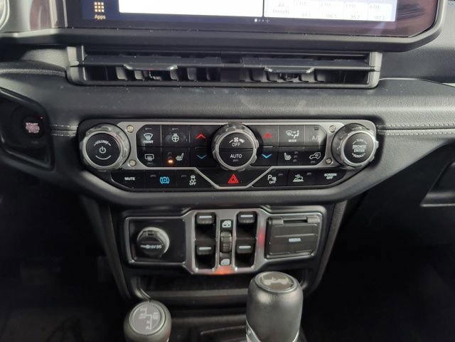 Used 2024 Jeep Wrangler High Altitude AWD/4WD image 24