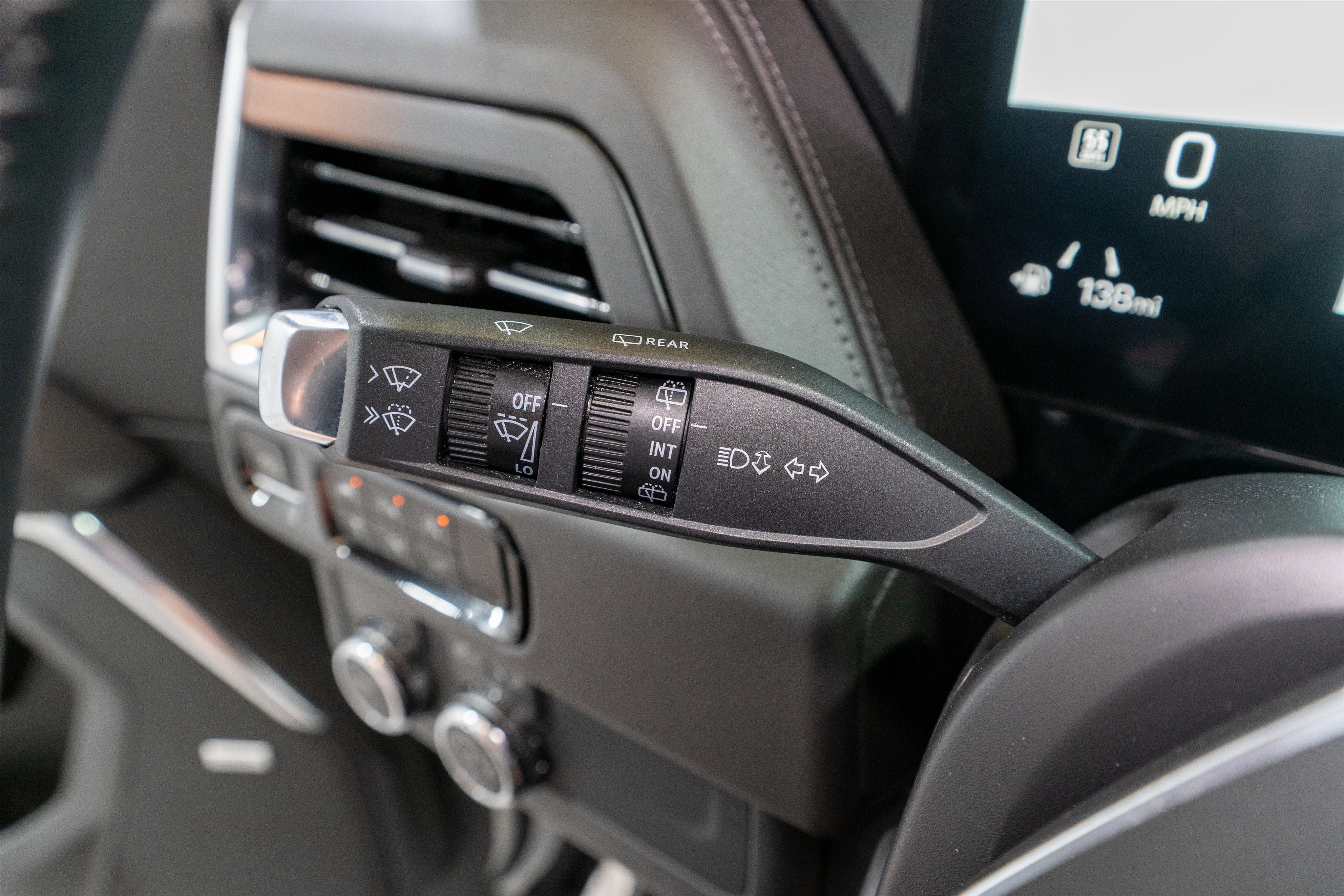 Used 2025 GMC Yukon Denali RWD image 29