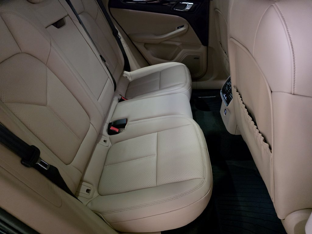 Certified 2026 Porsche Macan AWD/4WD image 17