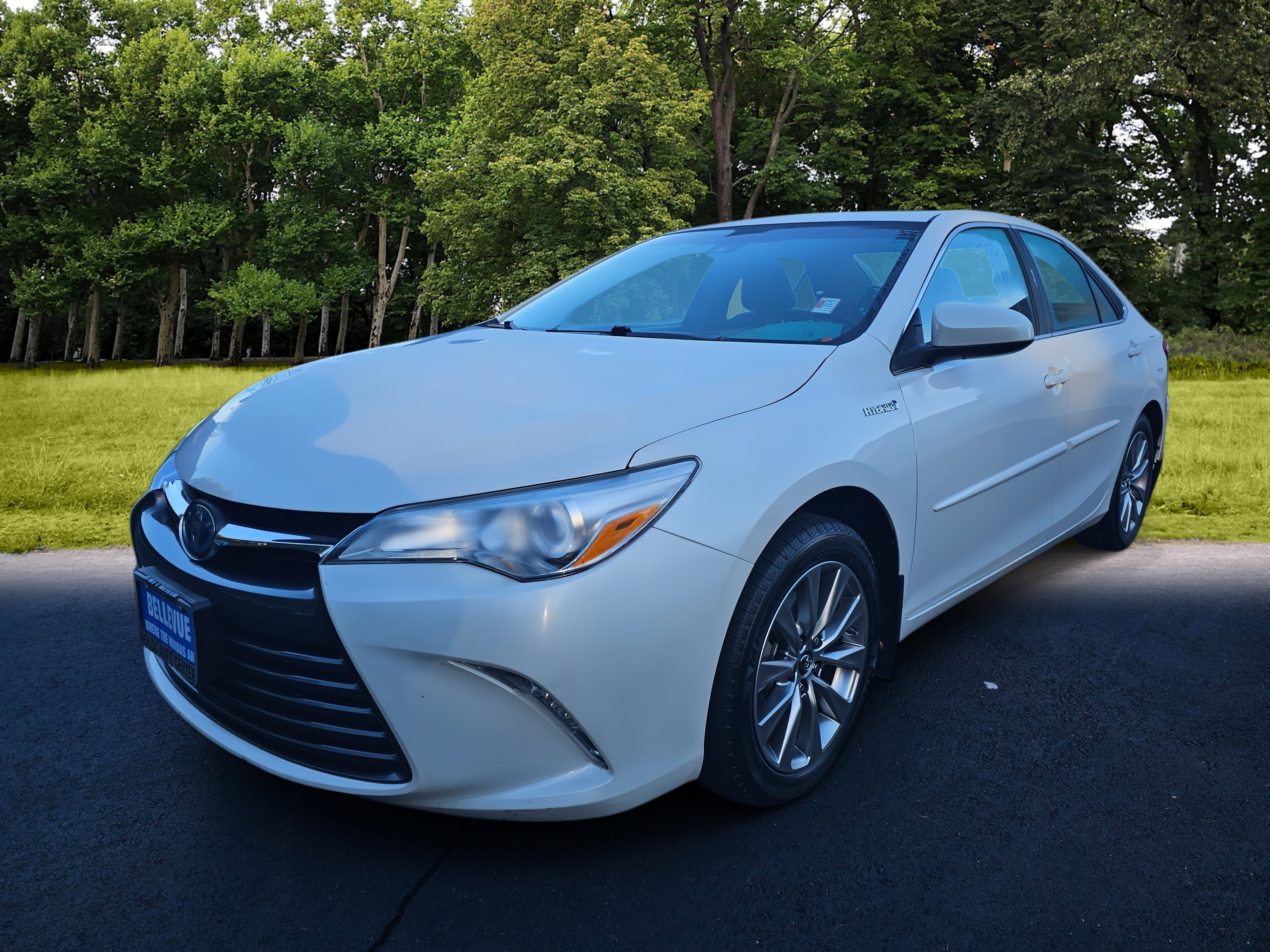 Used 2015 Toyota Camry XLE w/ Moonroof Package FWD image 3