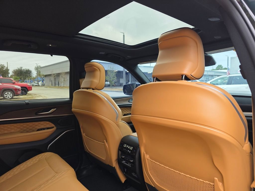 Used 2022 Jeep Grand Cherokee Summit w/ Adv Protech Group IV image 16