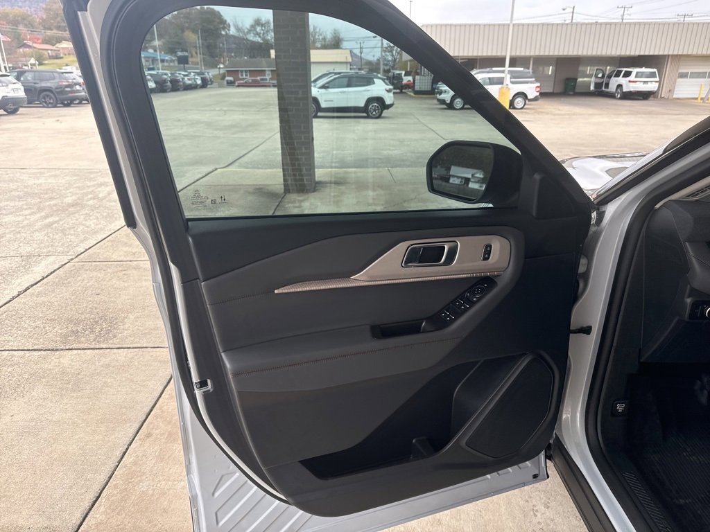 Certified 2025 Ford Explorer Active w/ Active Comfort Package image 16