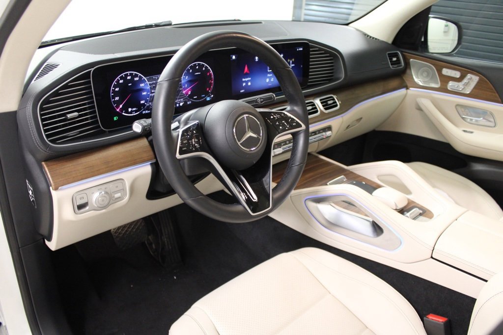 Certified 2025 Mercedes-Benz GLS 450 4MATIC image 4