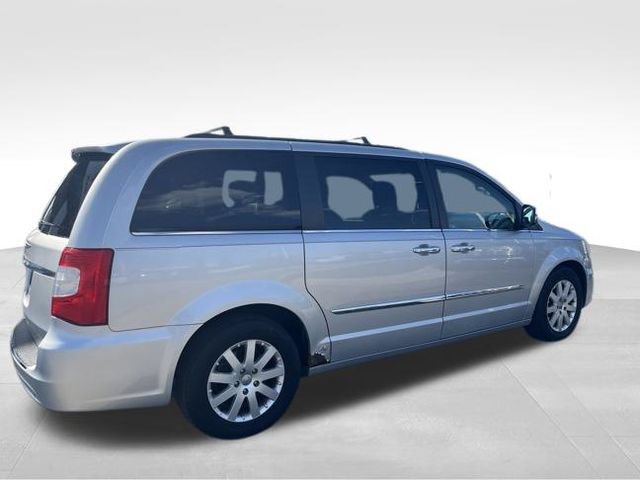 Used 2012 Chrysler Town & Country Touring-L w/ Entertainment Group #2 FWD image 15