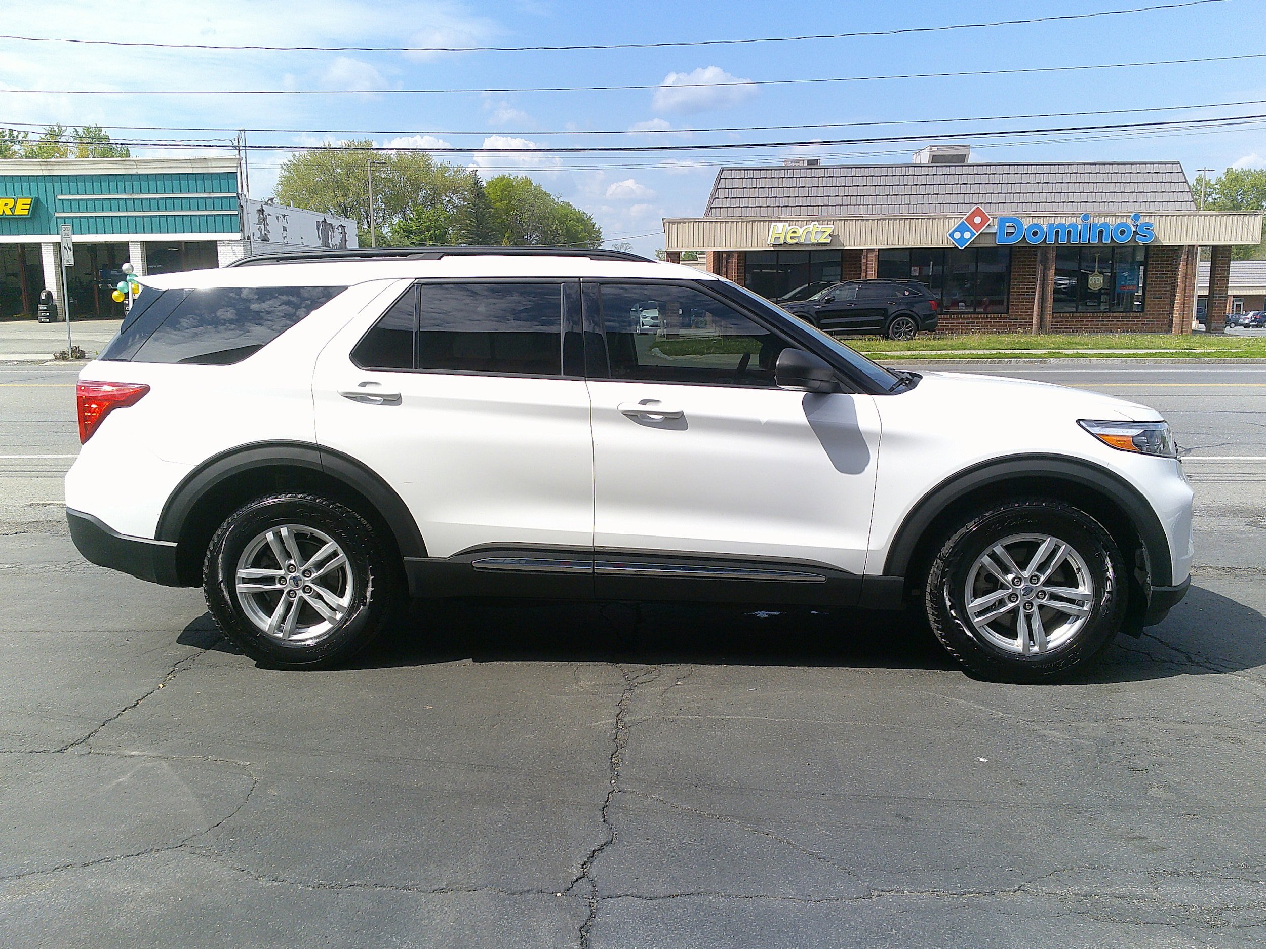 Used 2021 Ford Explorer XLT w/ Equipment Group 202A AWD/4WD image 6