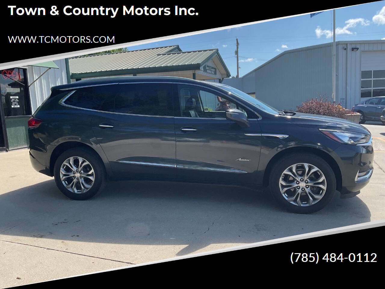 Used 2021 Buick Enclave Avenir w/ Avenir Technology Package FWD image 1