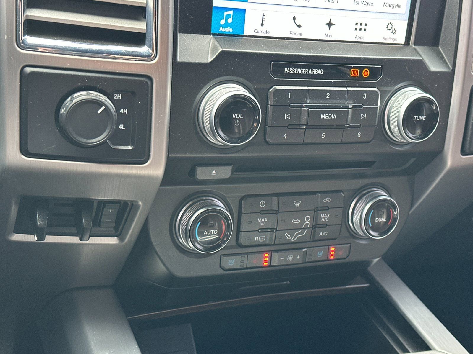 Used 2017 Ford F350 Platinum image 19