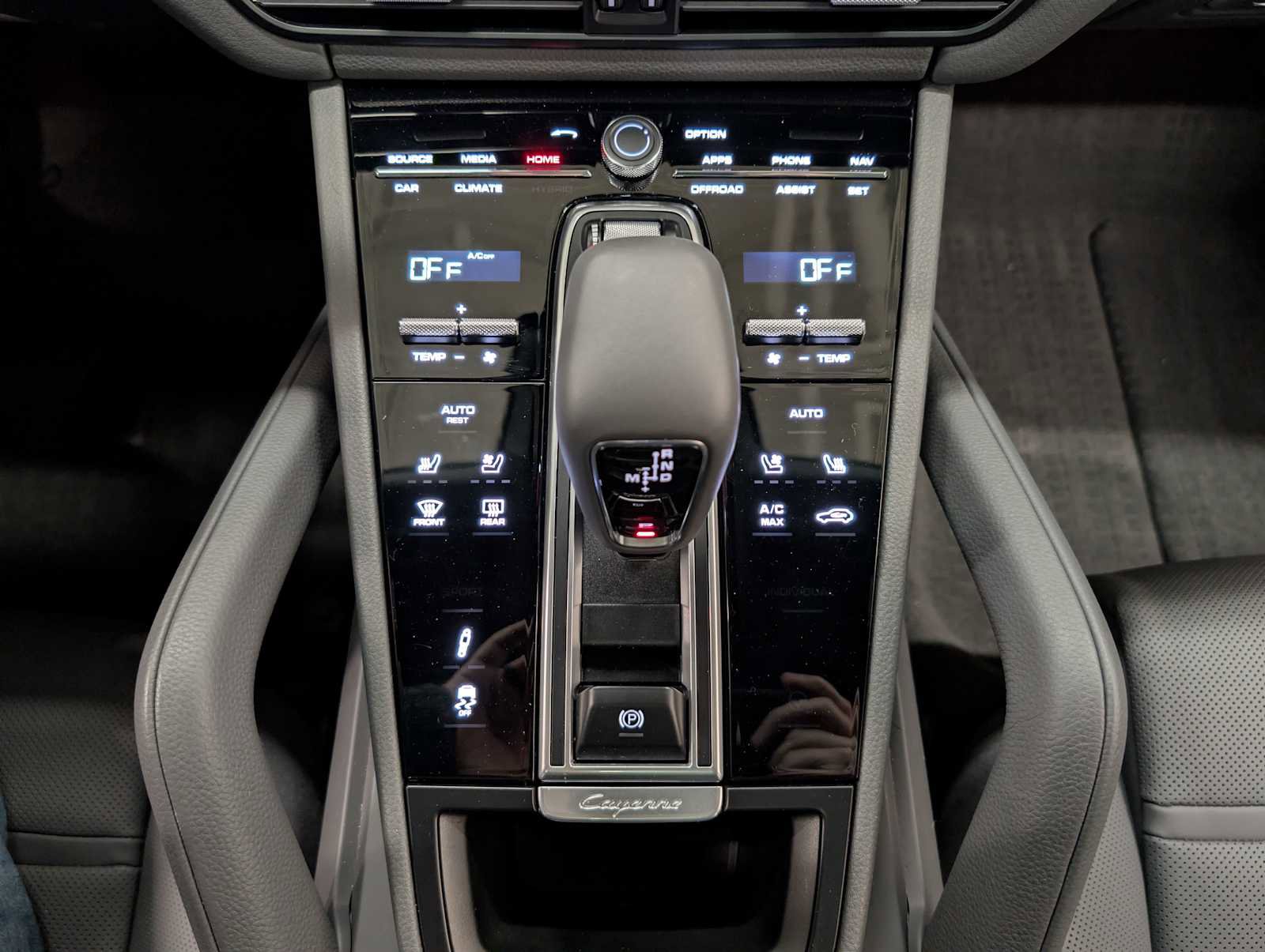 Used 2023 Porsche Cayenne Coupe image 30