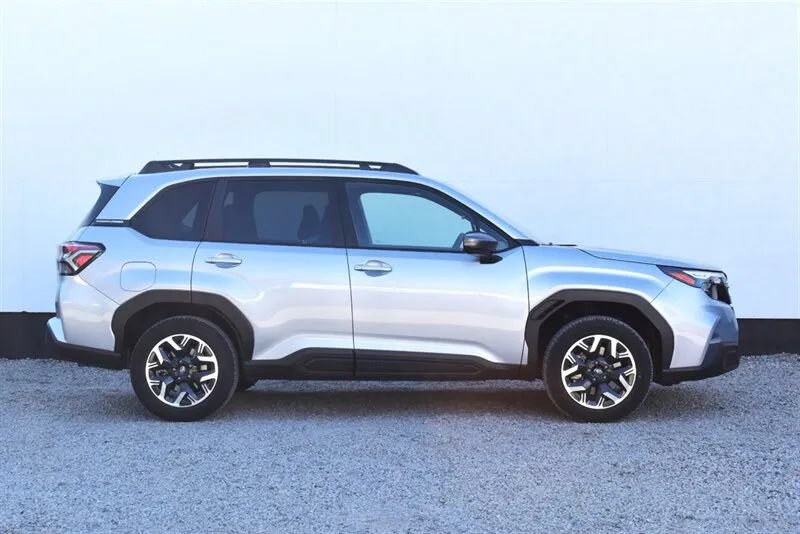 Used 2025 Subaru Forester Premium w/ Convenience Package #1 AWD/4WD image 5