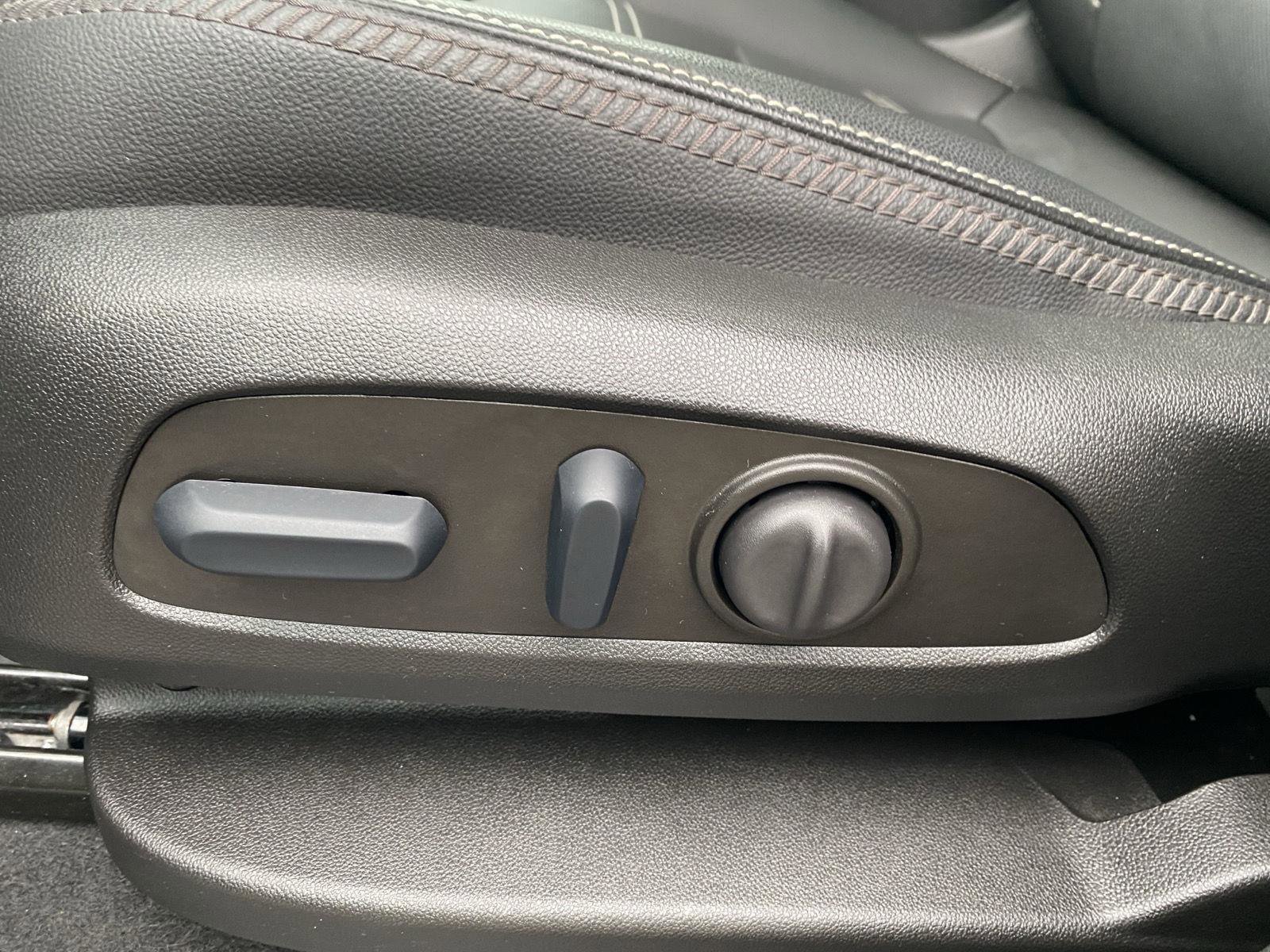 Used 2022 GMC Terrain Denali w/ LPO, Floor Liner Package image 18