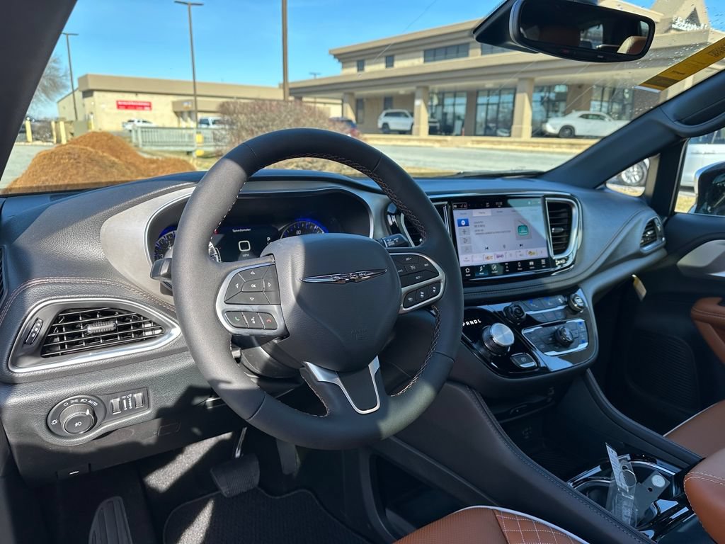 New 2026 Chrysler Pacifica Pinnacle AWD/4WD image 32